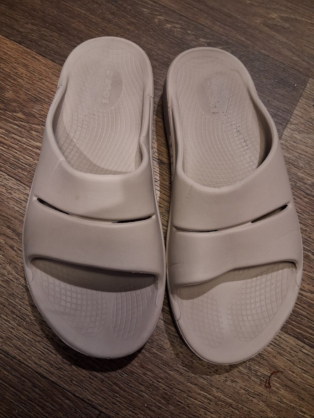 OOFOS Women's Slide Sandals in Light Beige Sz M 7 W9